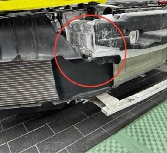 분해 후 내부 기존 수리 흔적